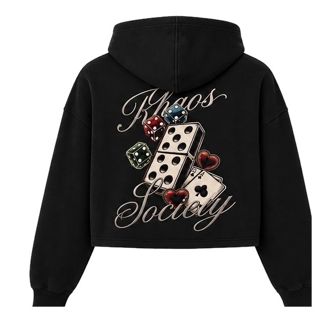 Hoodie cropped negra Khaos Society, diseño de espalda con dados y cartas